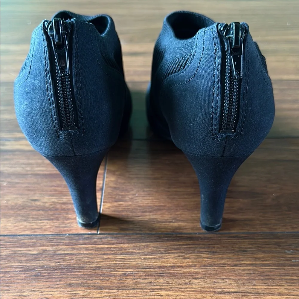 👢👢EUC Life Stride “Gia” Black Ankle Boots with Stretch Knit👢👢